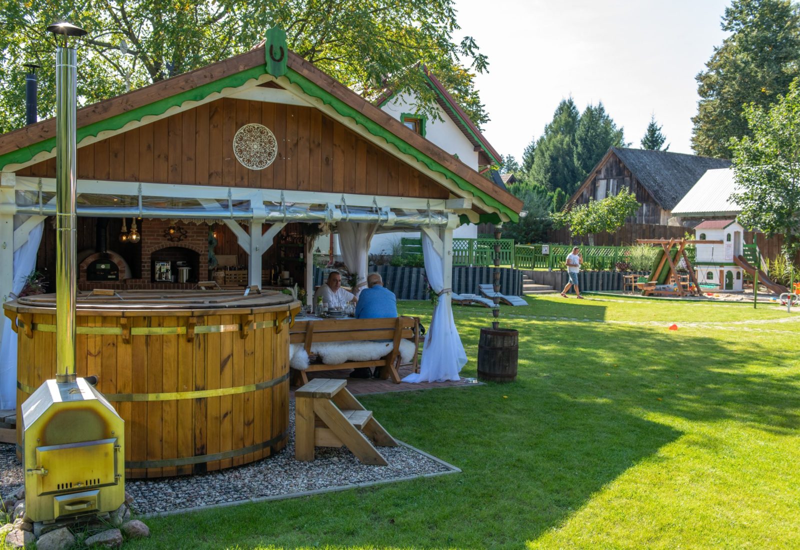 Wynajem domku z altaną i balią na Mazurach